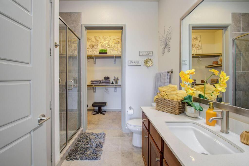 Best 5* Luxury Living Downtown Kingbed Suite Houston Bagian luar foto
