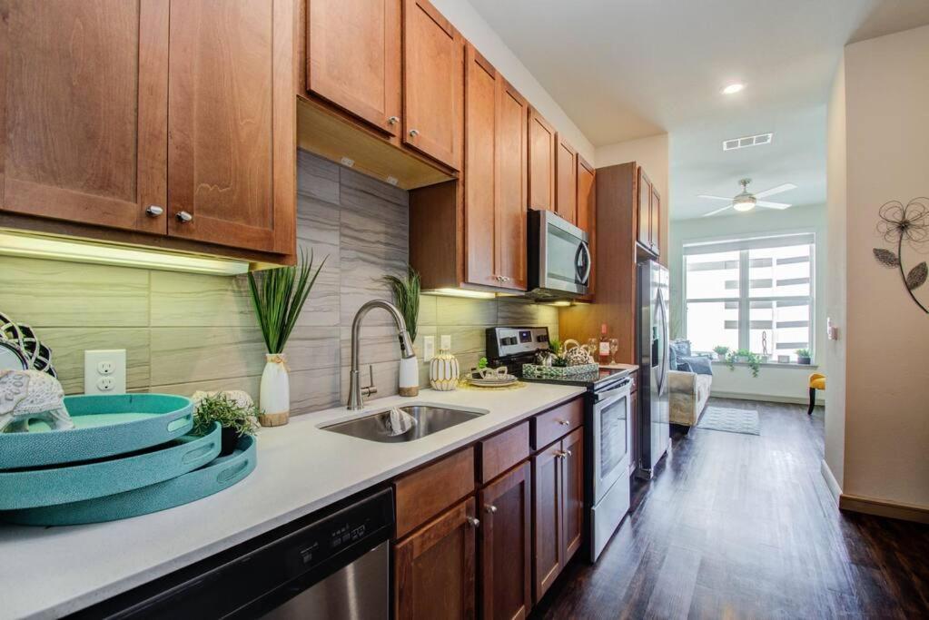 Best 5* Luxury Living Downtown Kingbed Suite Houston Bagian luar foto